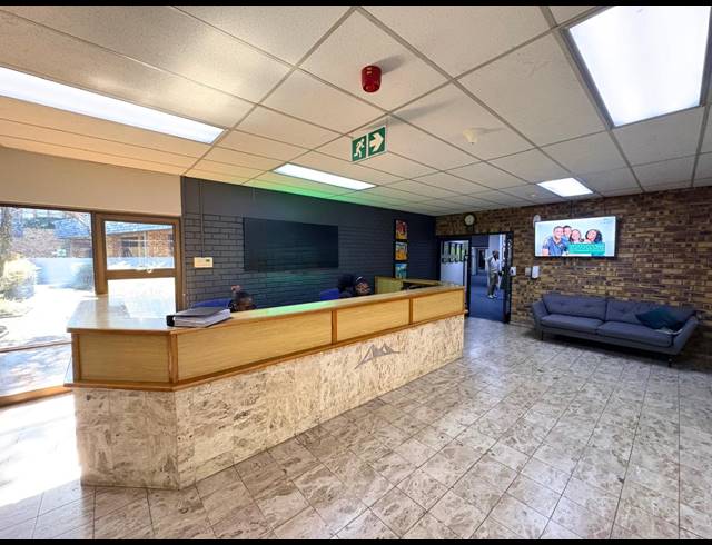 6,052M² OFFICE FOR SALE IN HALFWAY HOUSE